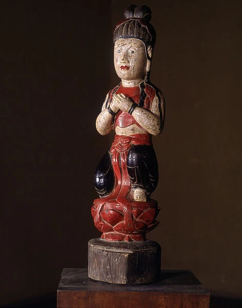 Sculpture depicting Goal Thap, female disciple of Buddha, in the pagoda. 17th century, 70 cm. Polychrome wooden statue. Hanoi Museum of Fine Arts