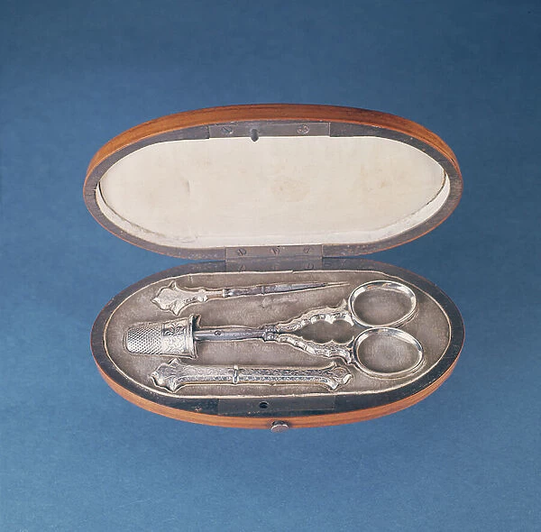 Sewing case, wood lined with velvet, containing a silver sewing set, late 19th century