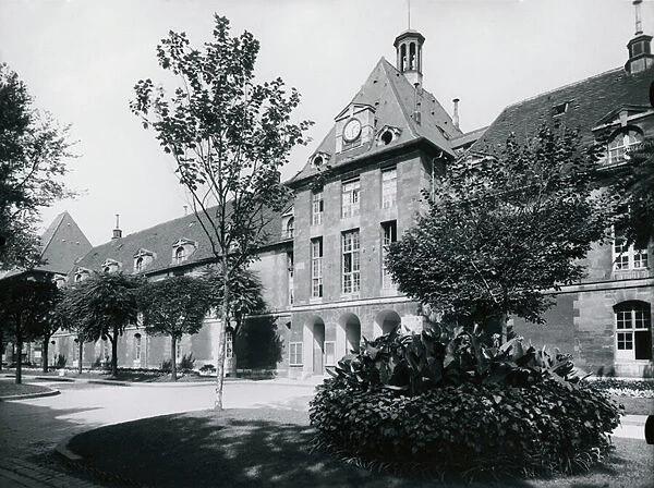 St. Louis Hospital, Paris, 1607-12 (b / w photo)