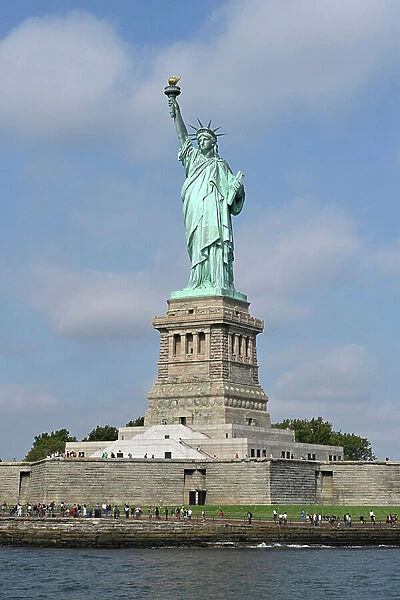 The Statue of Liberty, South Manhattan on the Hudson River, New York City, United States (photo)