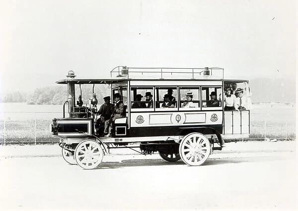 Steam Omnibus, 1903 (b  /  w photo)
