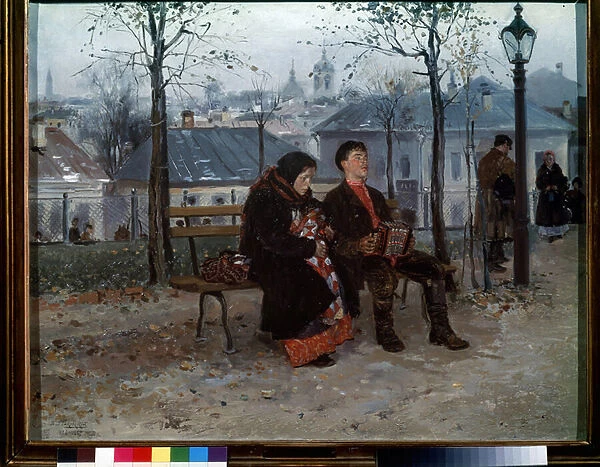 Sur le boulevard (On the Boulevard). Scene de rue, en automne, un jeune couple aux tenues traditionnelles, sont assis sur un banc, la femme allaite son bebe, l homme joue de l accordeon. Impression de pauvrete et melancolie