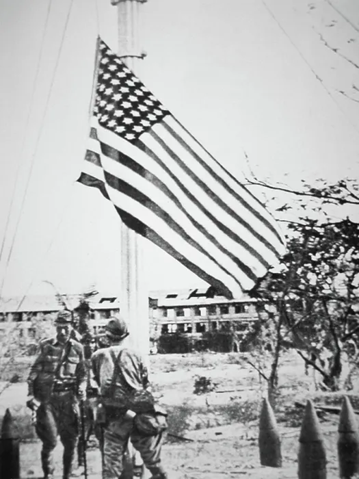Framed Print : Surrender of US Strongpoint at Corregidor, 6th May 1942 (b / w photo) Framed Print : Surrender of US Strongpoint at Corregidor, 6th May 1942 (b / w photo)