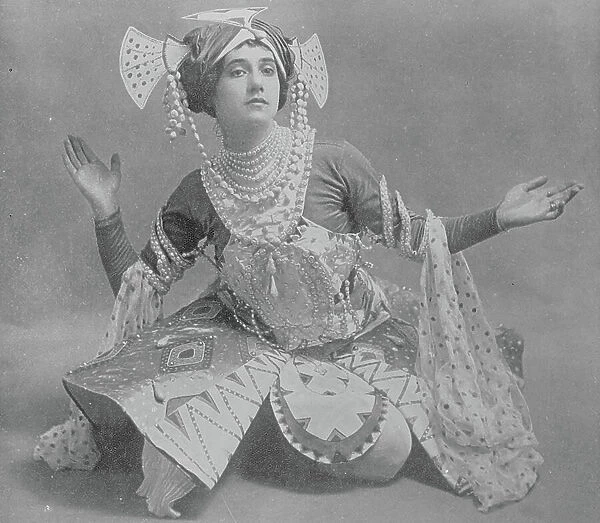 Tamara Karsavina in costume for Le Dieu Bleu, 1912 (b / w photo)