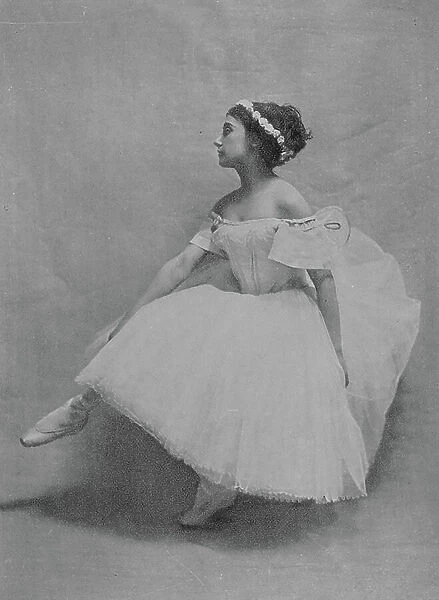 Tamara Karsavina in the role of Giselle, c. 1908 (b / w photo)