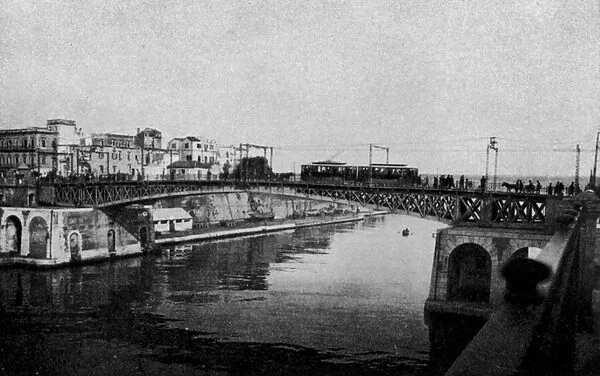 Taranto, Ponte girevole chiuso e citta vecchia (b  /  w photo)