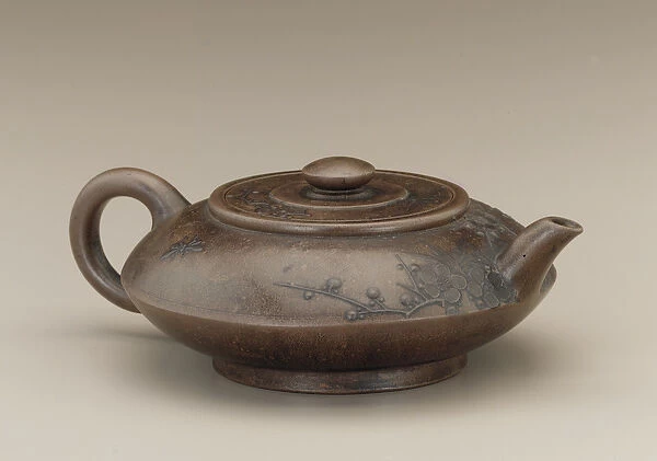 Teapot with false mark of Gong Chun, Yixing, Jiangsu province (unglazed stoneware)