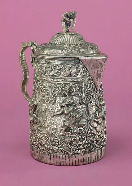 Teapot with a scene depicting a pwe (silver)
