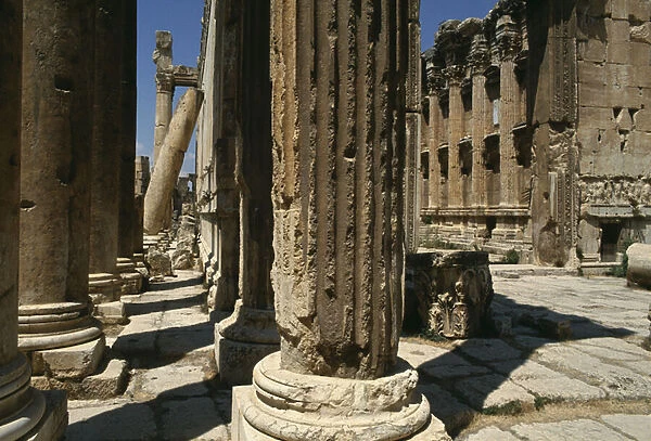 Temple of Bacchus, detail, High Imperial Period (27 BC-395 AD) (photo)