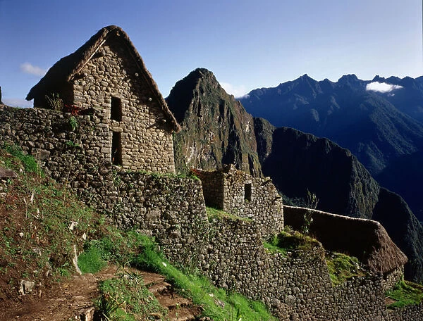Terrace buildings in the Inca citadel, built in 15th century (photo)