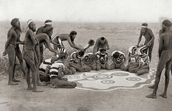 A Totemic ceremony of the Warramunga Tribe, Australia, 19th century (b / w photo)
