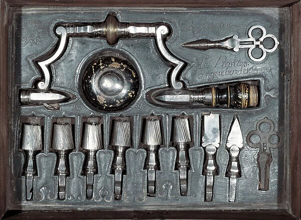 Trepan, surgical tool (drill) with accessories, 1768 (photography)