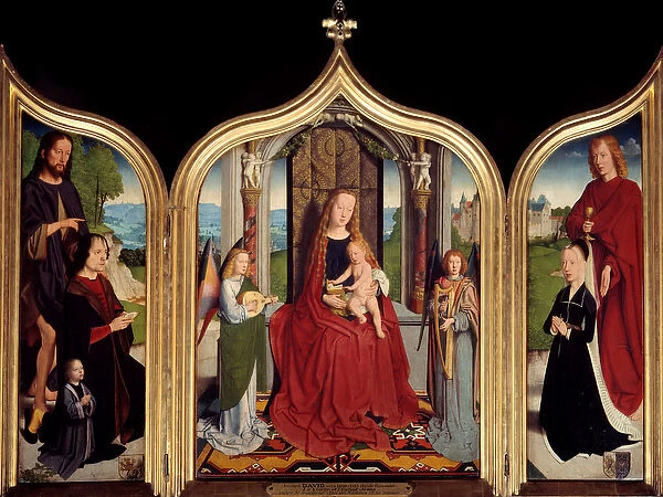 Triptych of the Sedano family: in the center the Virgin