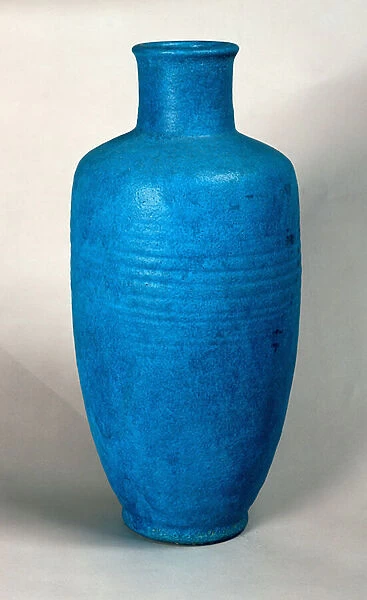 Vase in the form of a straight necked bottle (sandstone)