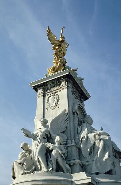 Victoria Monument, designed by Sir Aston Webb (1849-1930) (photo)