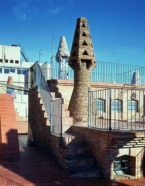 View of the chimneys on the western sector of the roof of the palace, 1885-89 (photo)