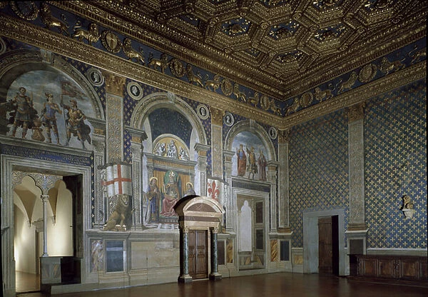 View of the Hall of Lilies with frescoes, 1478