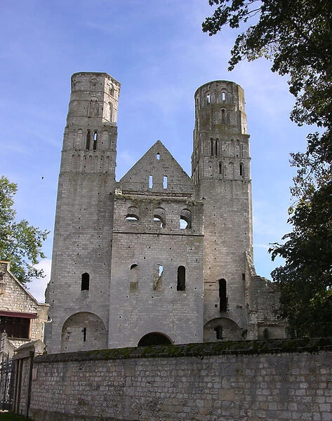View of Jumieges Abbey (photo)