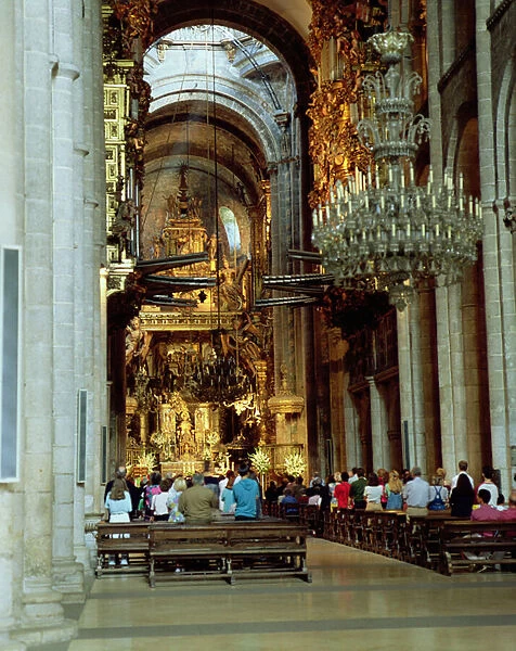 View of the nave (photo)