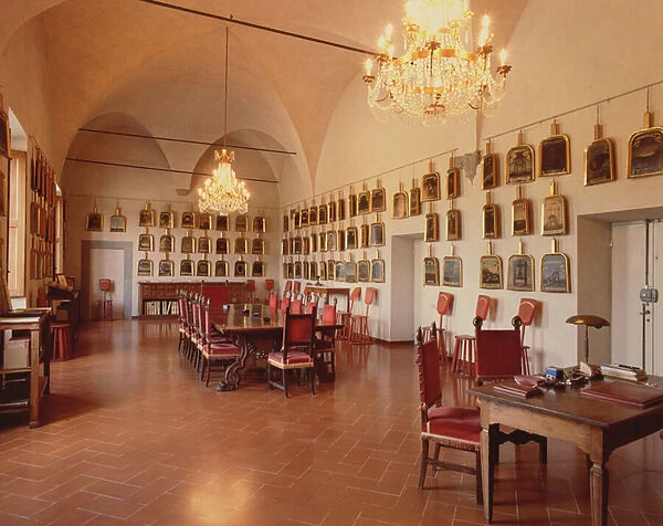 View of the Sala, decorated with Pale, or shovels (photo)