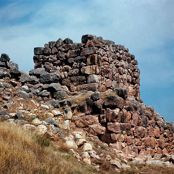 Views of one of the towers of the site, around 1200 BC (photography)
