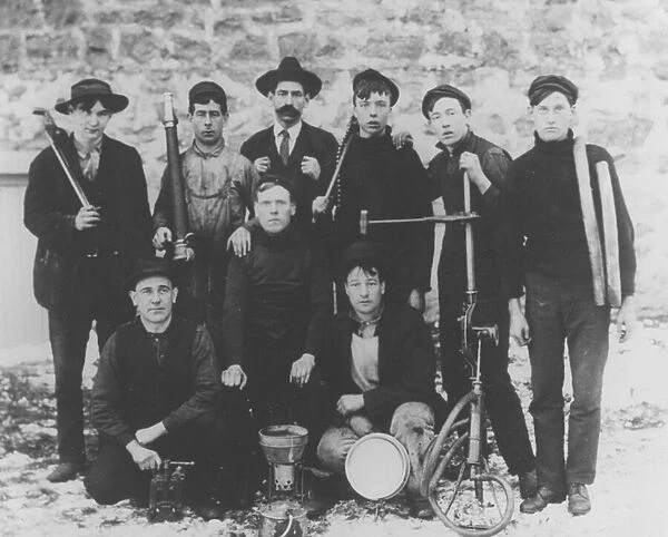 W. F. Lynch and pipefitter group, 1905 (b  /  w photo)