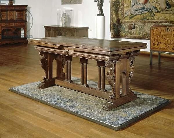 Walnut table with drawers on oak frame with Tuscan columns. 1550-1600 (wood)