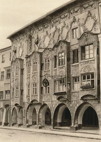 Wasserburg am Inn - Weinhaus, 1931. Artist: Kurt Hielscher