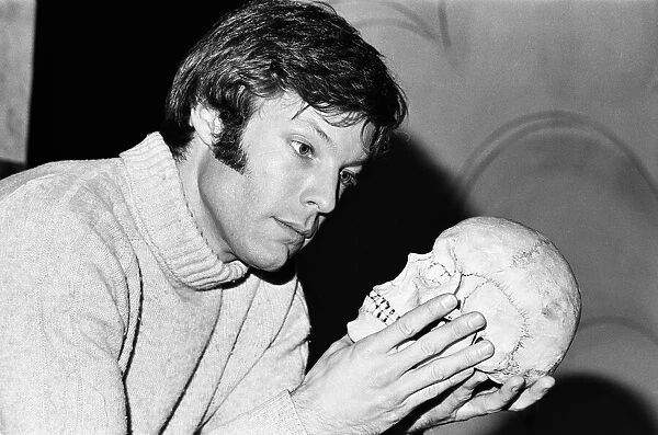 Actor Richard Chamberlain pictured at Birmingham Repertory Theatre during rehearsals for