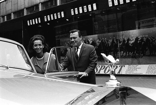 Matt Monro Singer with his wife, and his Rolls Royce, mar 1966 in front of Mirror