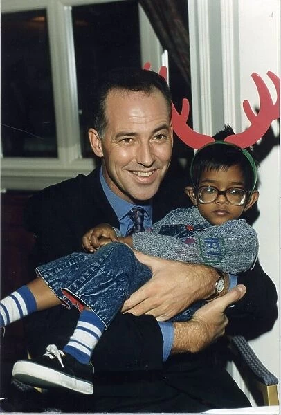 MICHAEL BARRYMORE, COMEDIAN, HOLDING A LITTLE BOY 15  /  12  /  1993