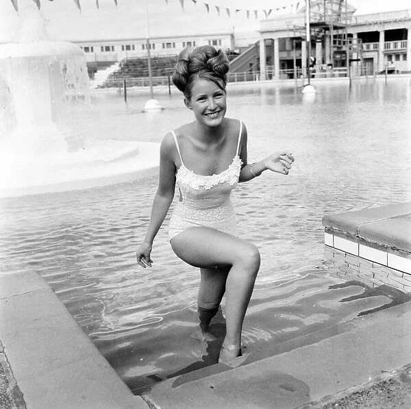 Miss UK contest 1965. Finalist Pamela Harrison aged 19. 9th September 1965