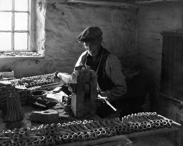 Tom Whalley one of a dying breed of clay pipe makers. However is a non-smoker