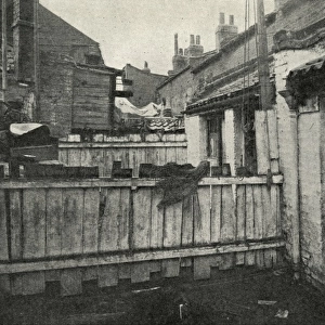 1930s slum back yards, Limehouse