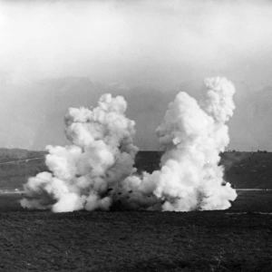 Chemical warfare, Livens bomb exploding, WW1