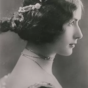 CLEO DE MERODE French actress and dancer in profile - she became the mistress of Leopold II of Belgium Date: early 1900s