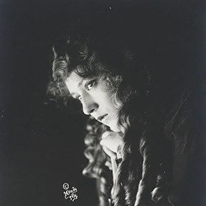 Mary Pickford, head-and-shoulders portrait, facing left