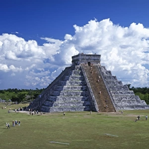 Mexico. Chichen Itza. Pyramid of Kukulcan