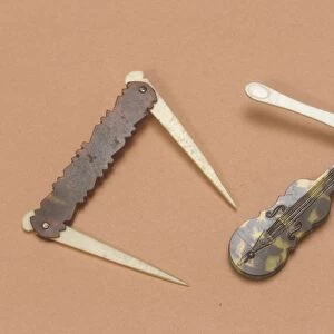 Two folding toothpicks, circa 1890 C017 / 8405