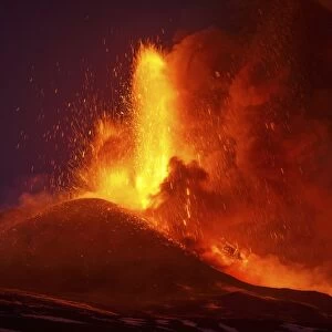 Mount Etna erupting at night, 2012 C016 / 4640