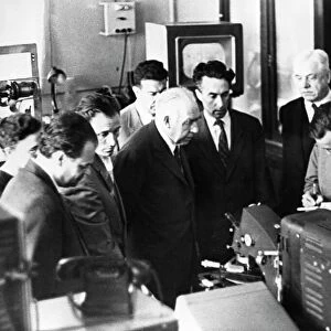 Nils and Aage Bohr in laboratory C016 / 8375