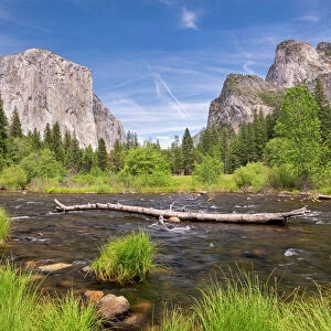 El Capitan and the Yosemite Valley from the Merced River at Valley View, Yosmeite National Park, UNESCO World Heritage Site, California, United States of America, North America