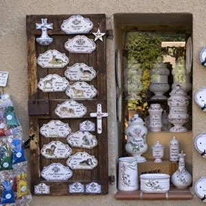 Faience pottery, Moustiers-Sainte-Marie, Alpes-de-Haute-Provence, Provence