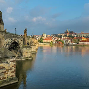 Prague Castle and Charles Bridge on Vltava River at sunrise, UNESCO World Heritage Site, Prague, Bohemia, Czech Republic (Czechia), Europe