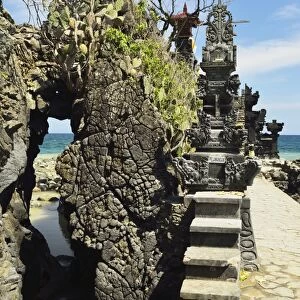 Pura Batu Bolong Temple, south of Senggigi, Lombok, Indonesia, Southeast Asia, Asia