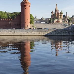 The River Moskva with the Kremlin and St. Basils Cathedral, UNESCO World Heritage Site, Moscow, Russia, Europe