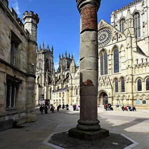 Roman Column and York Minster in Minster Yard, York, Yorkshire, England, Unted Kingdom, Europe