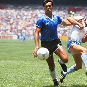 Englands Steve Hodge and Argentinas Jose Luis Brown - 1986 World Cup