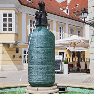 Fountain to commemorate Anyos Jedlik (inventor of soda water) in Gutenberg Square