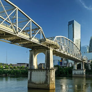 The John Seigenthaler Pedestrian Bridge (previously called the Shelby Street Bridge) spanning the Cumberland River, Nashville, Tennessee, USA